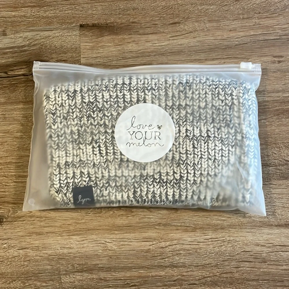 NWT Love Your Melon Women's Black & White Speckled Lightweight Knit Beanie Hat
